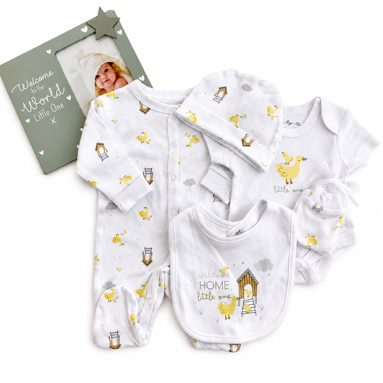 Bubbachubs New Baby Arrival Gift Set with Sleepsuit, Bodysuit, Bib, Hat, Mittens & Picture Frame